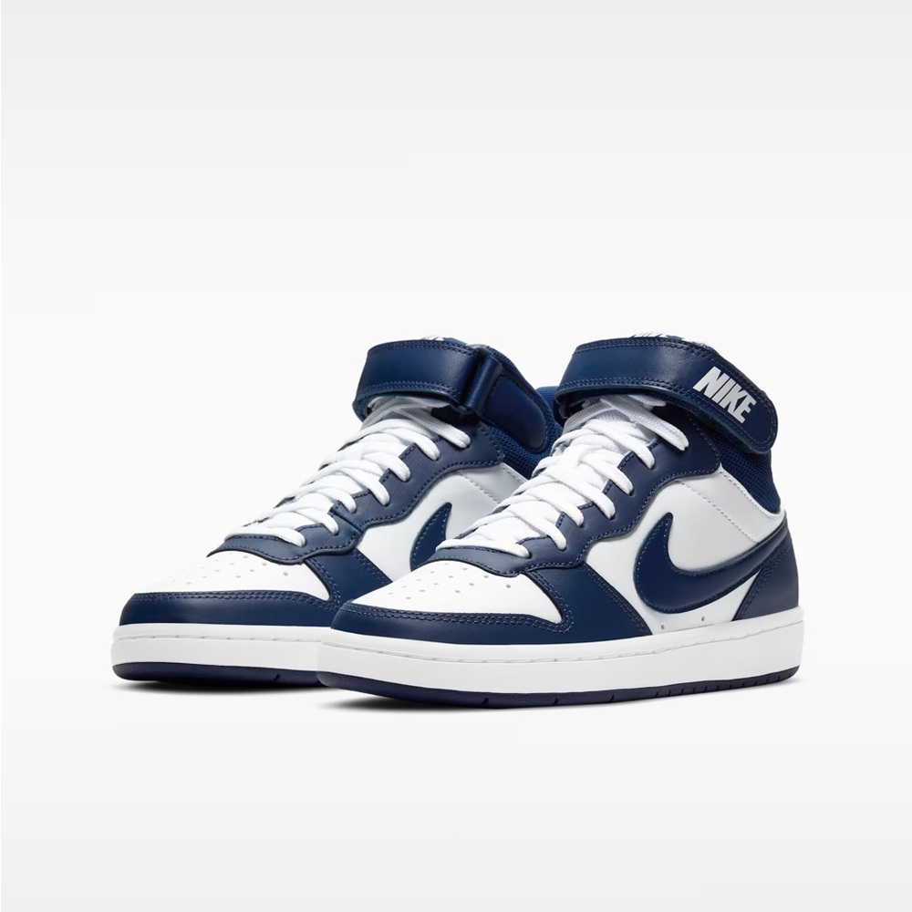 Nike Sneakers in White and Navy Blue